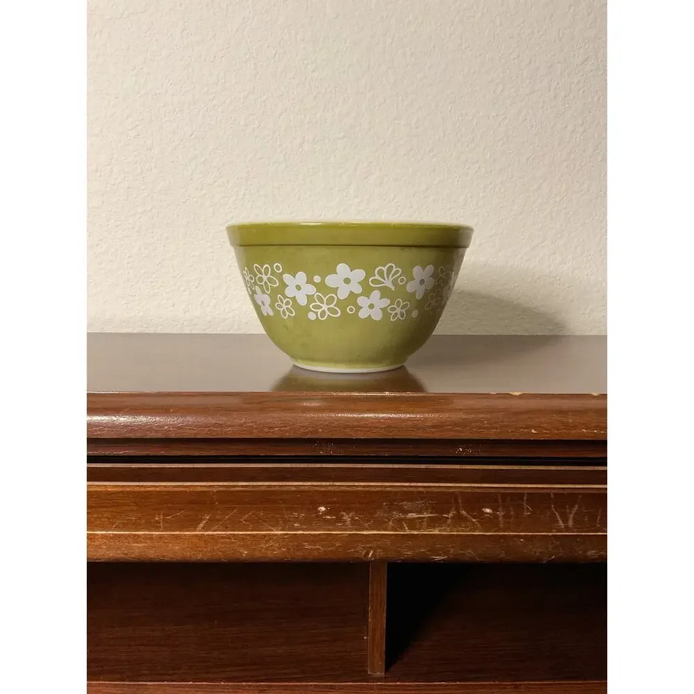 Vintage Pyrex spring blossom crazy daisy green 401 1.5 pt mixing bowl DWD